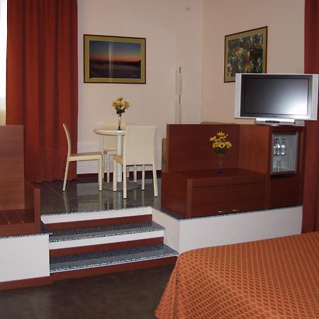 نوفارا Hotel Mareschi Palace المظهر الخارجي الصورة