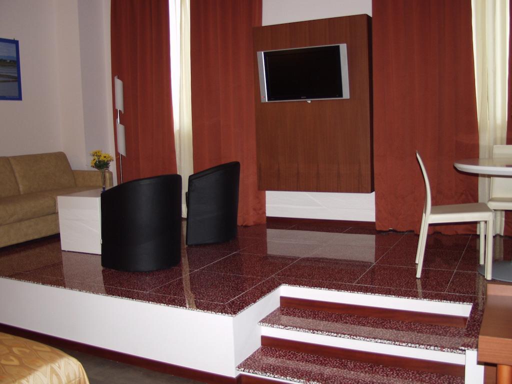 نوفارا Hotel Mareschi Palace المظهر الخارجي الصورة