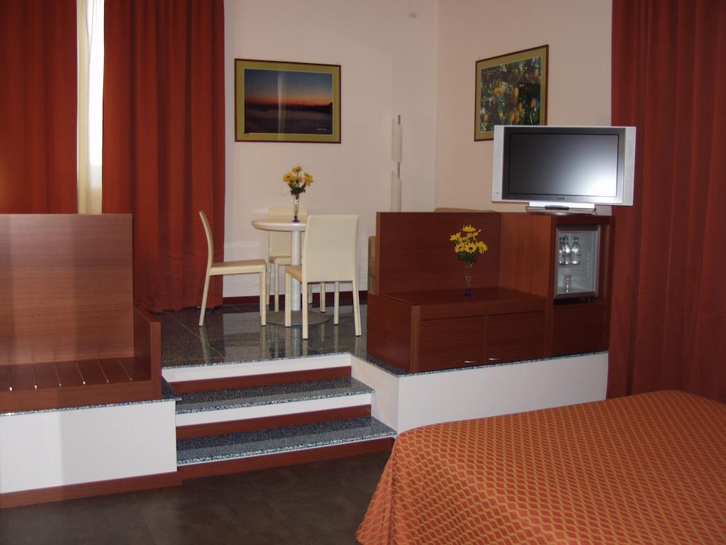 نوفارا Hotel Mareschi Palace المظهر الخارجي الصورة