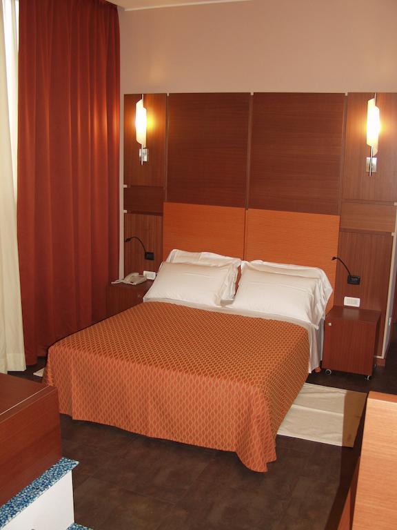 نوفارا Hotel Mareschi Palace المظهر الخارجي الصورة