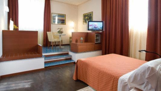 نوفارا Hotel Mareschi Palace الغرفة الصورة