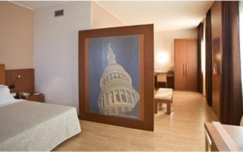 نوفارا Hotel Mareschi Palace الغرفة الصورة